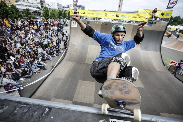 le-skatepark-de-la-rotonde-a-cronenbourg-accueillera-la-fine-fleur-des-sports-extremes-comme-ici-lors-d-une-finale-de-skate-half-pipe-1558548309